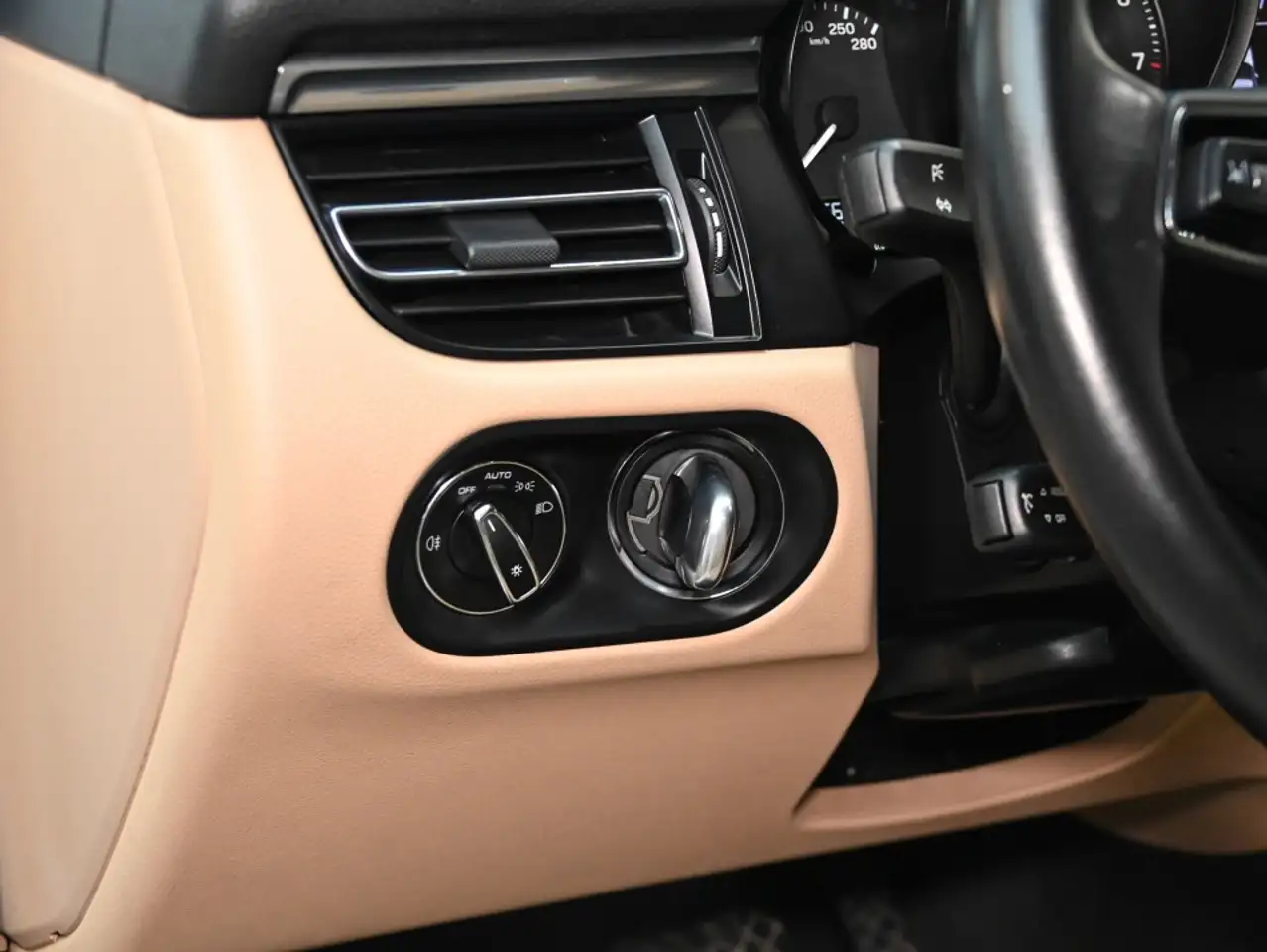 Porsche Macan - Image 21
