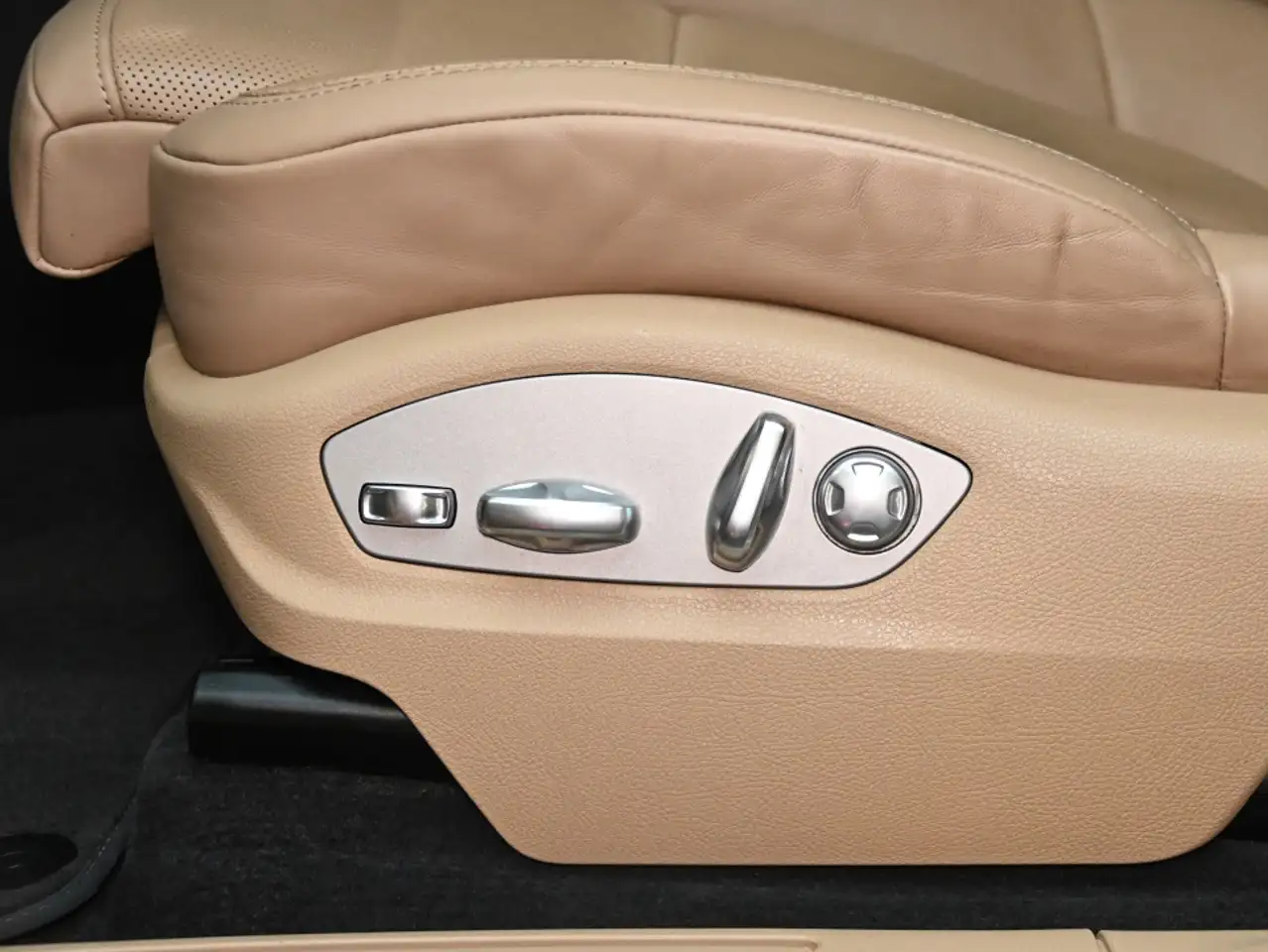 Porsche Macan - Image 17