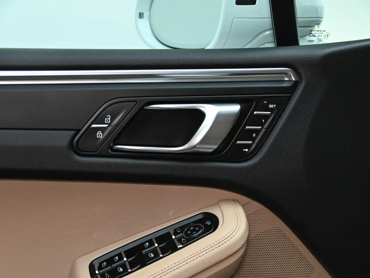 Porsche Macan - Image 36