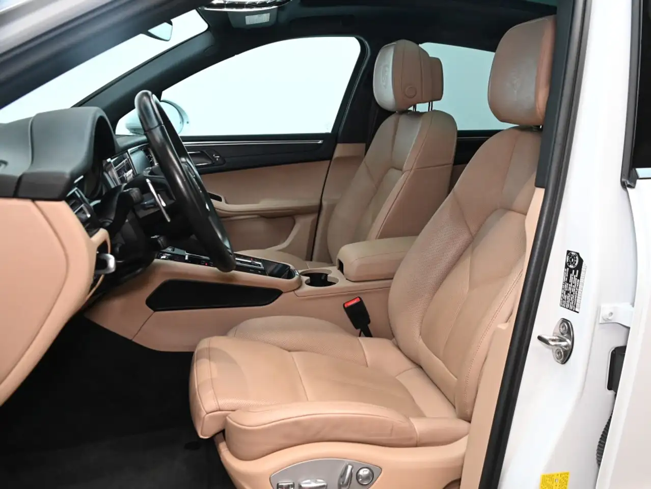 Porsche Macan - Image 14