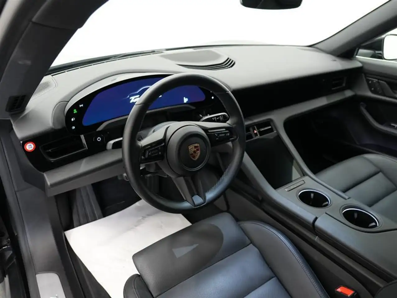 Porsche Taycan - Image 13