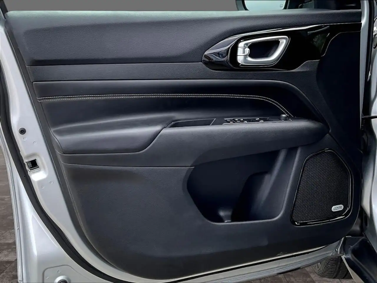 Jeep Compass - Image 18