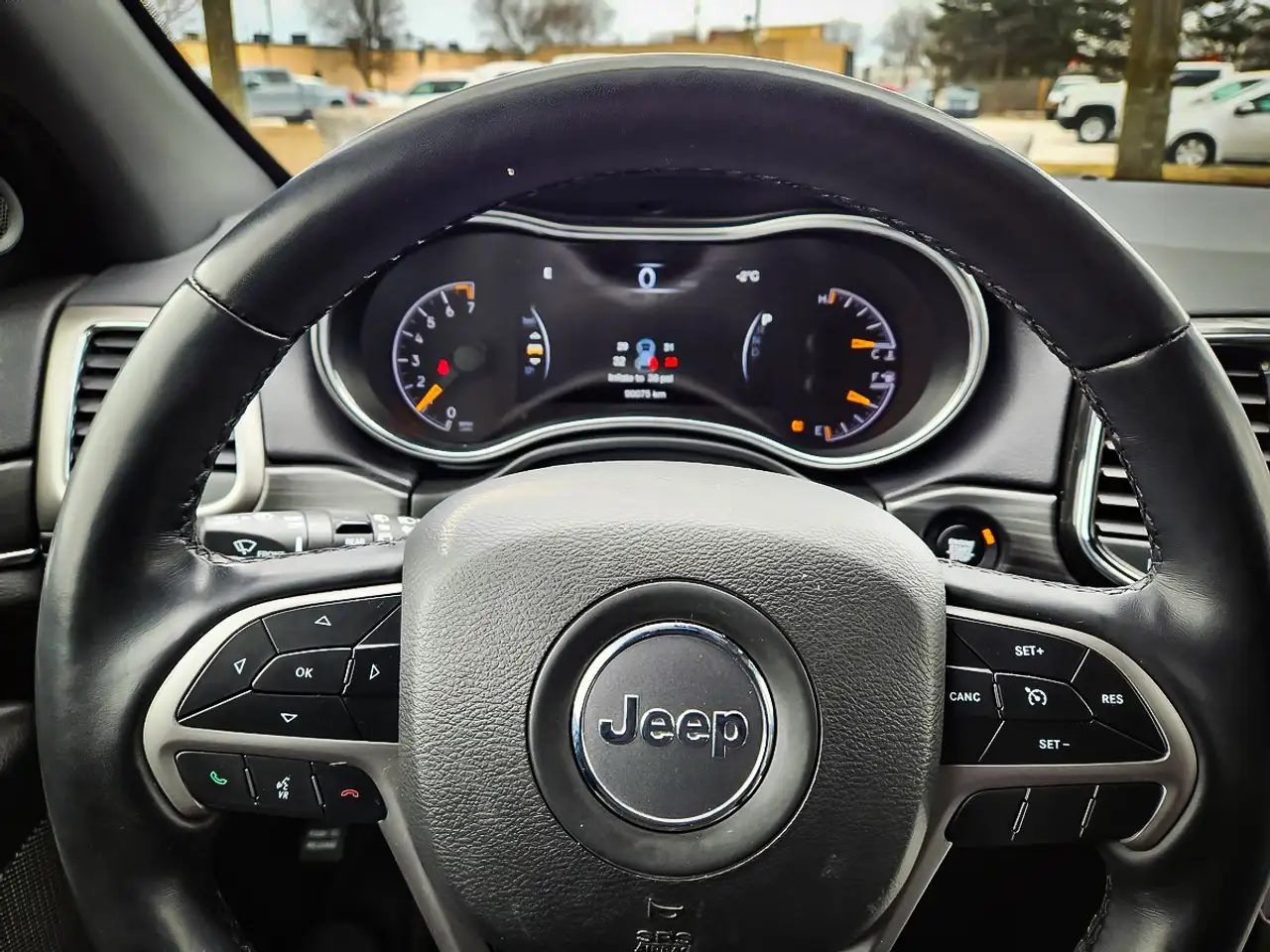 Jeep Grand Cherokee - Image 18