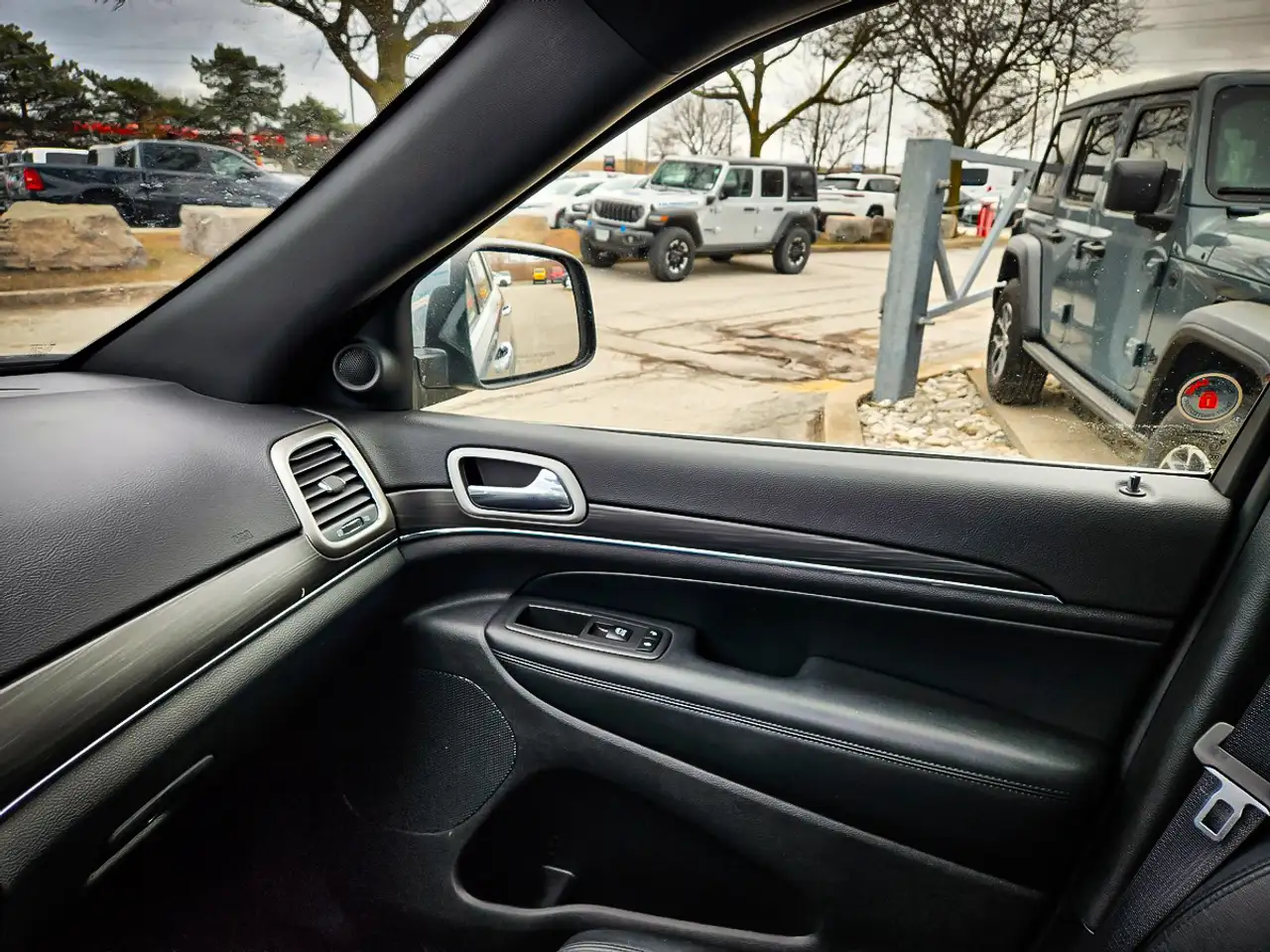 Jeep Grand Cherokee - Image 26