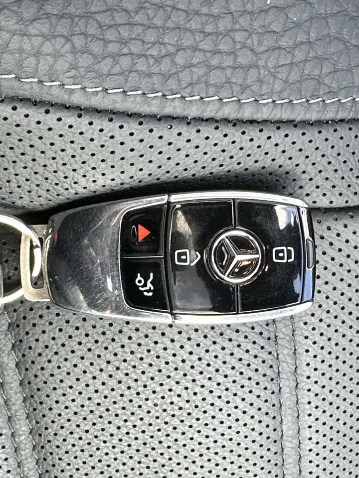 Mercedes-Benz GLS - Image 24