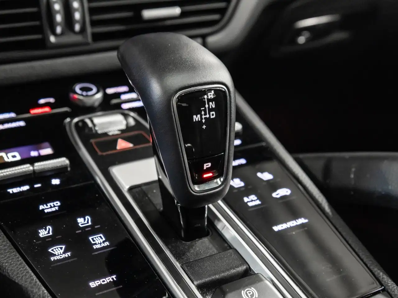 Porsche Cayenne - Image 23