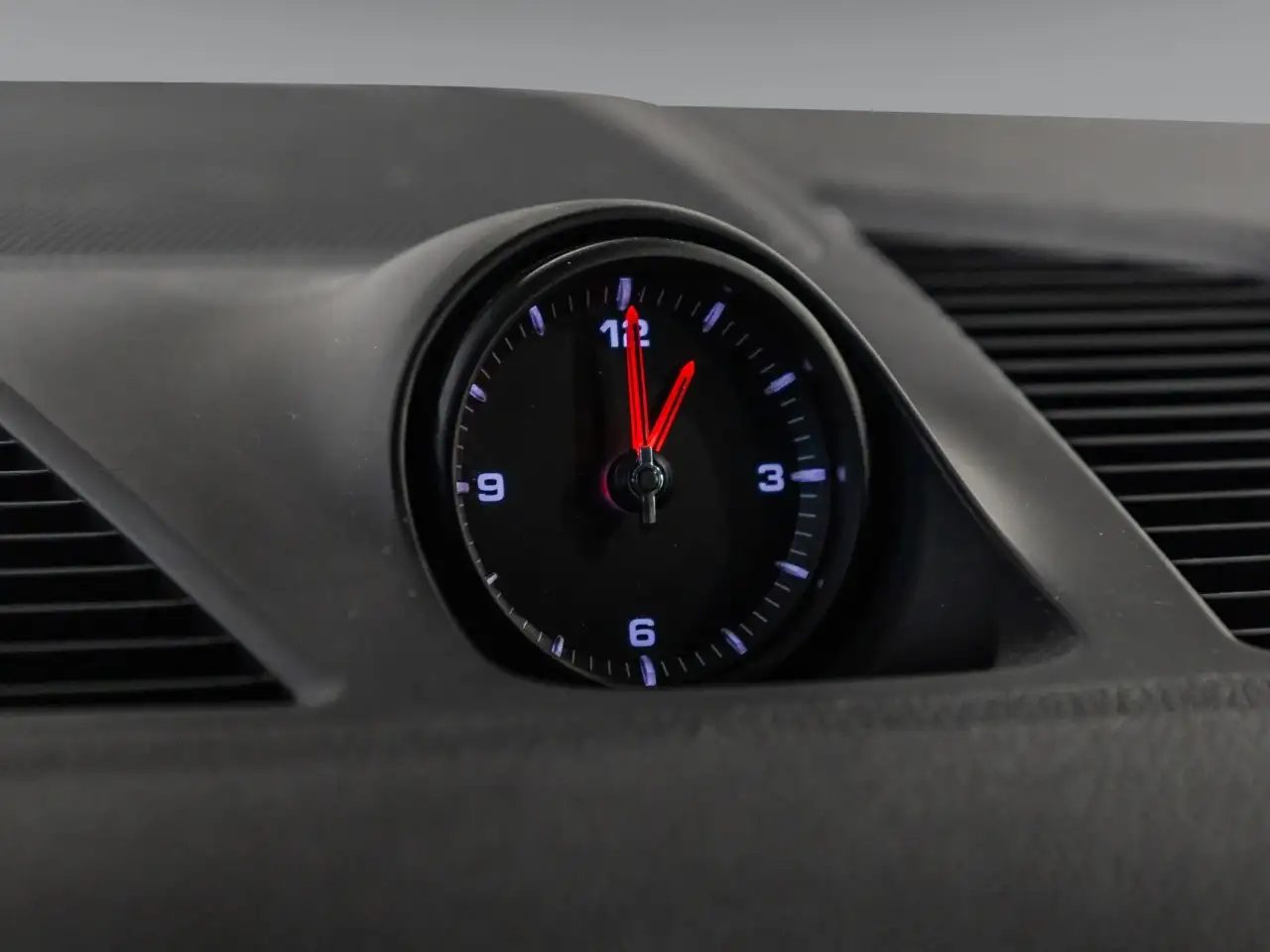 Porsche Cayenne - Image 31