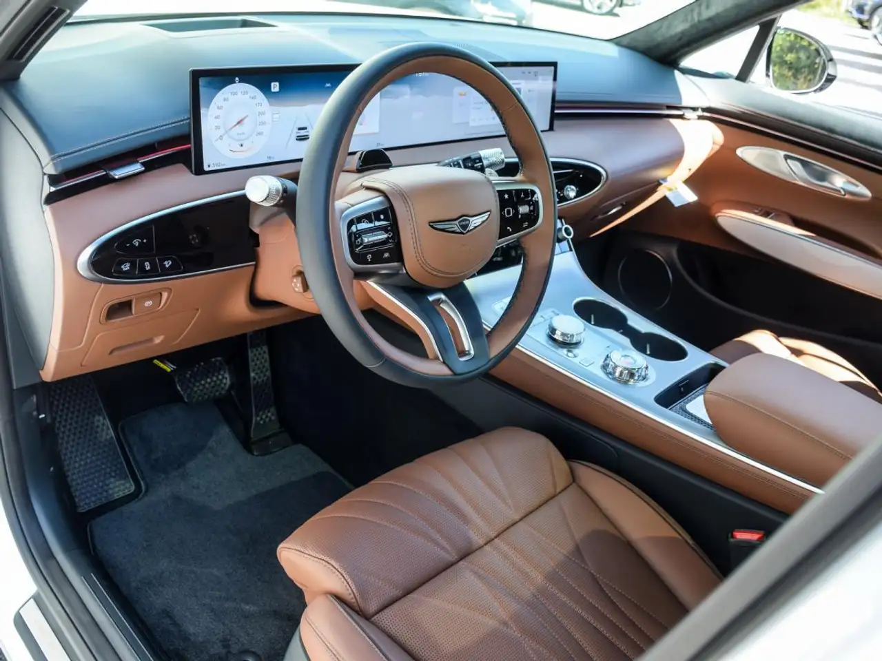 Genesis GV70 - Image 12