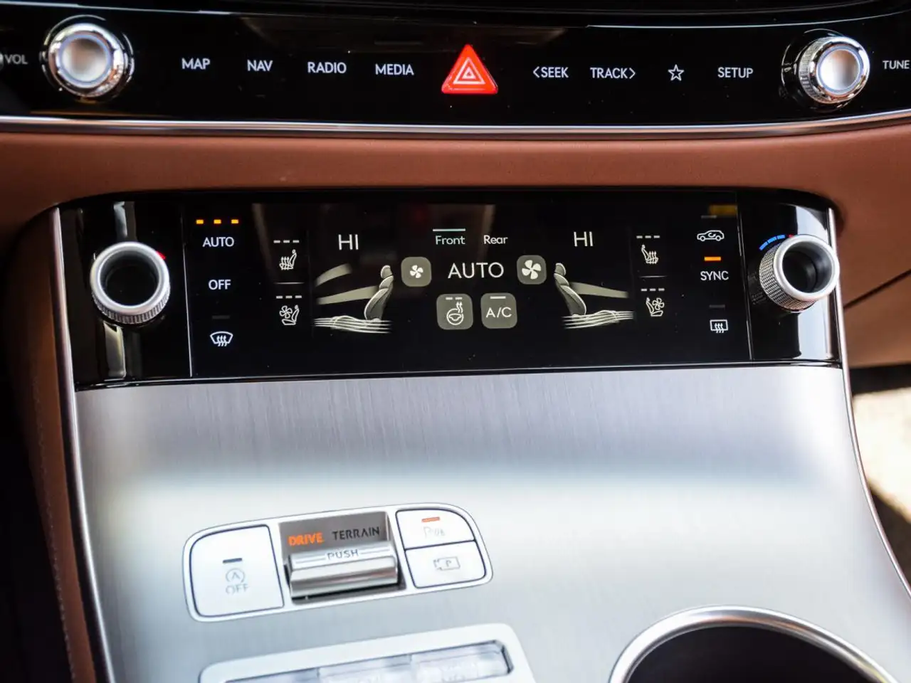 Genesis GV70 - Image 21