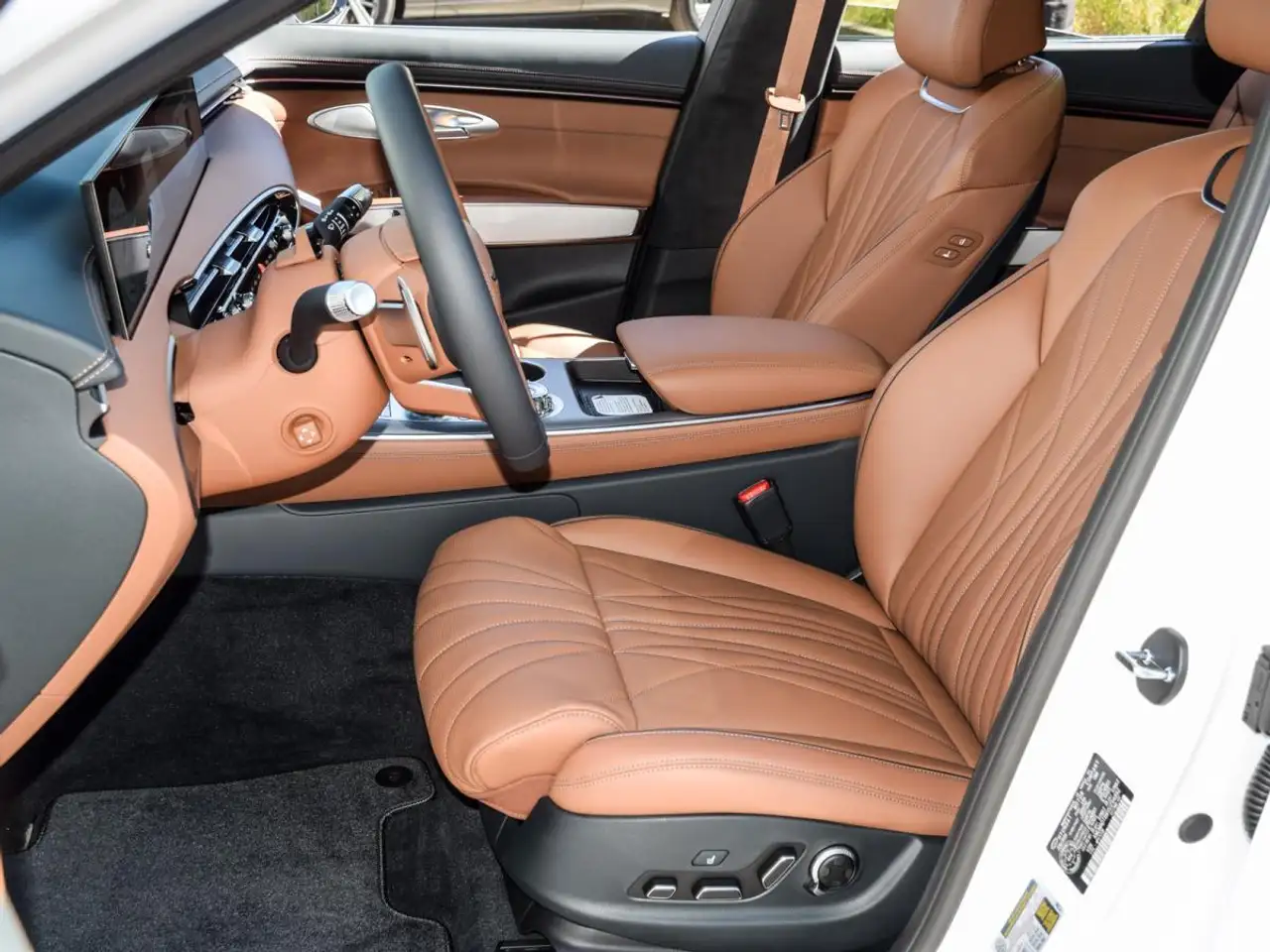 Genesis GV70 - Image 13