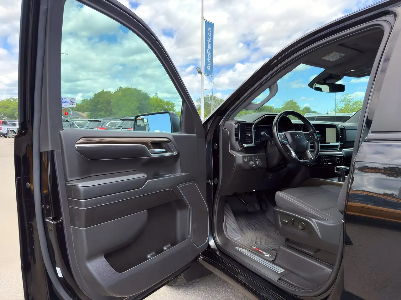 Chevrolet Silverado 1500 - Image 16