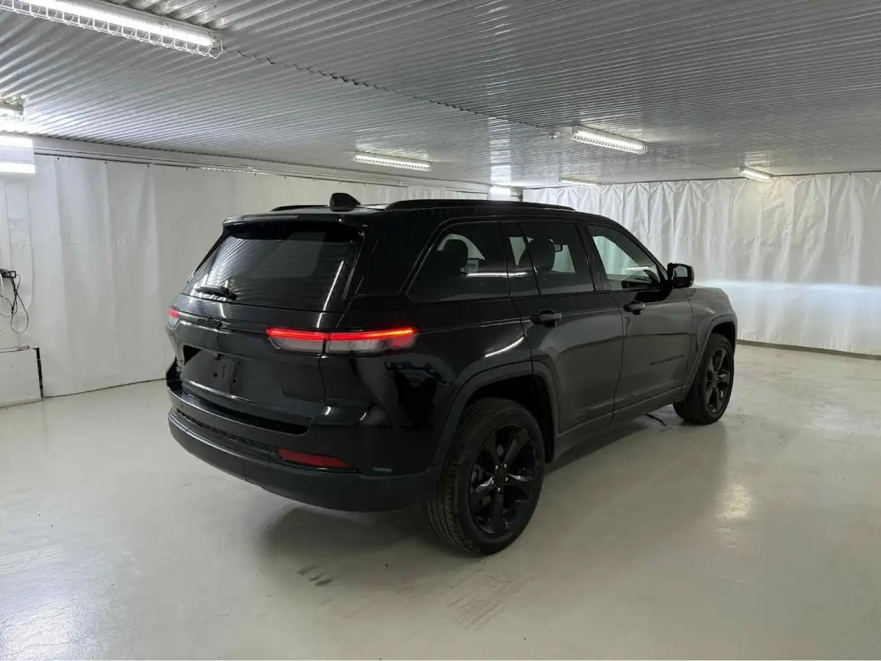 Jeep Grand Cherokee - Image 10