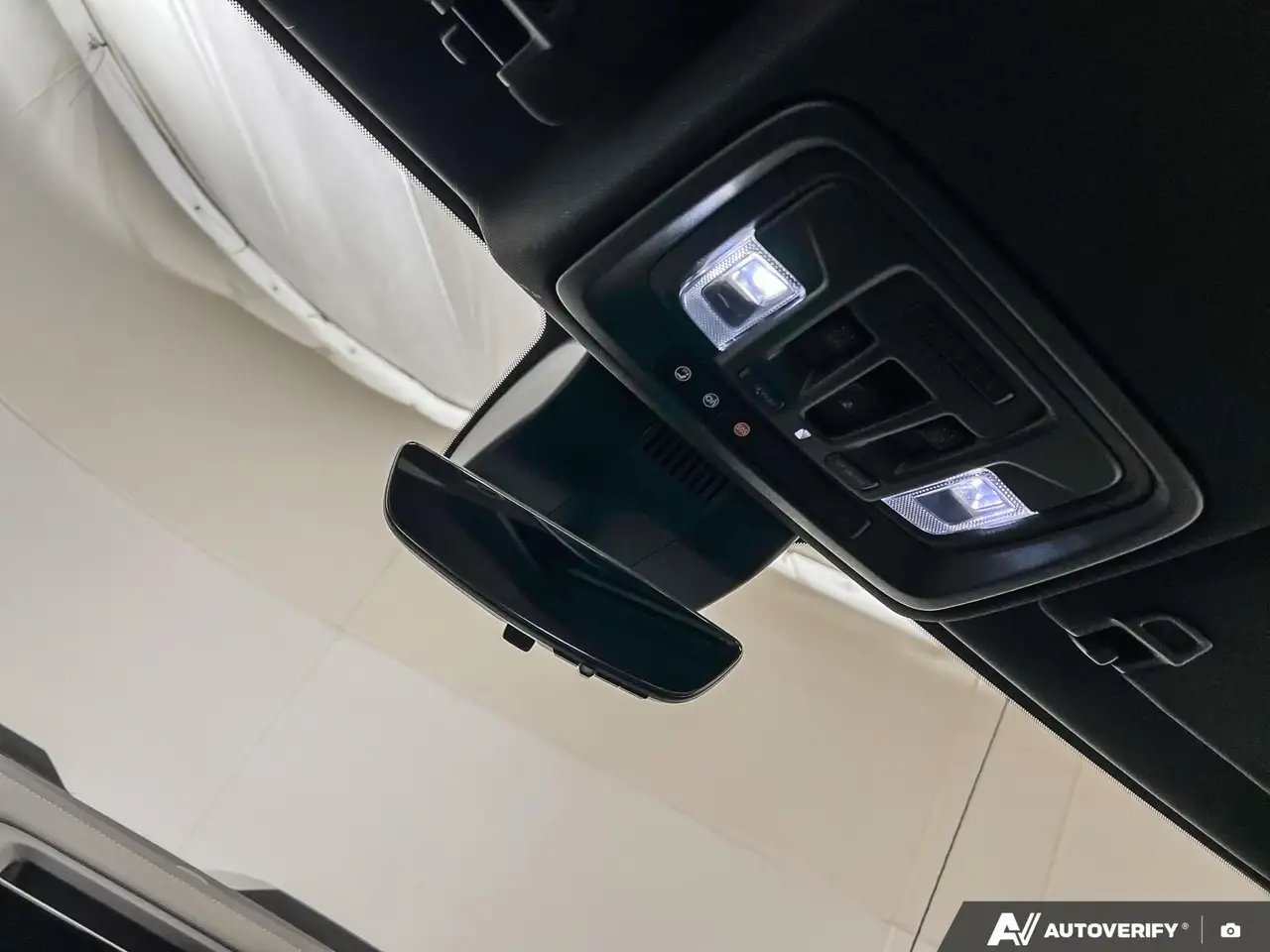 Chevrolet Silverado 1500 - Image 22