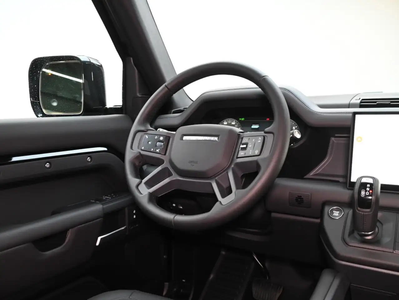 Land Rover Defender - Image 29