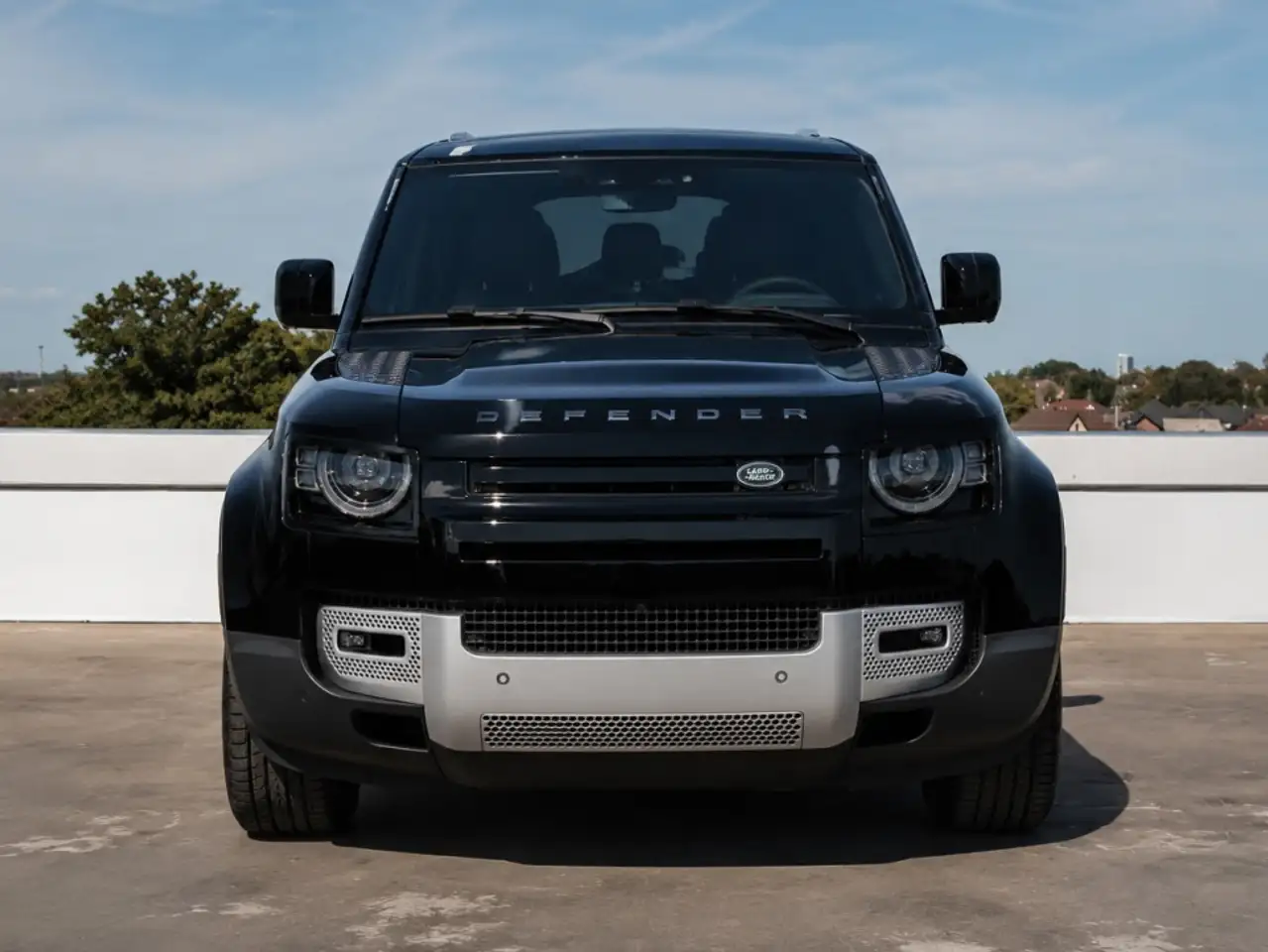 Land Rover Defender - Image 7