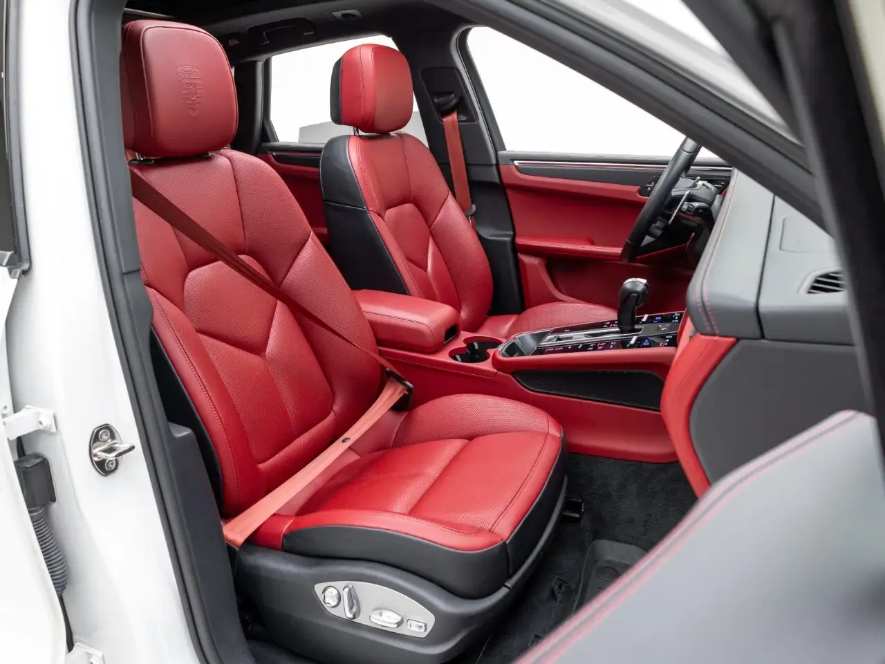 Porsche Macan - Image 29