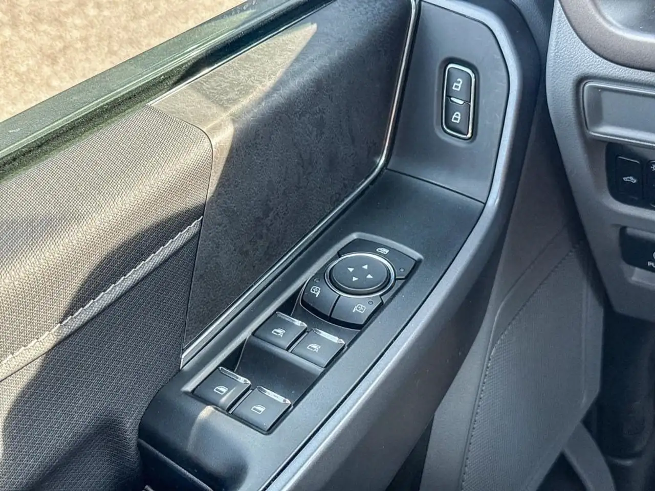 Ford F-150 - Image 23