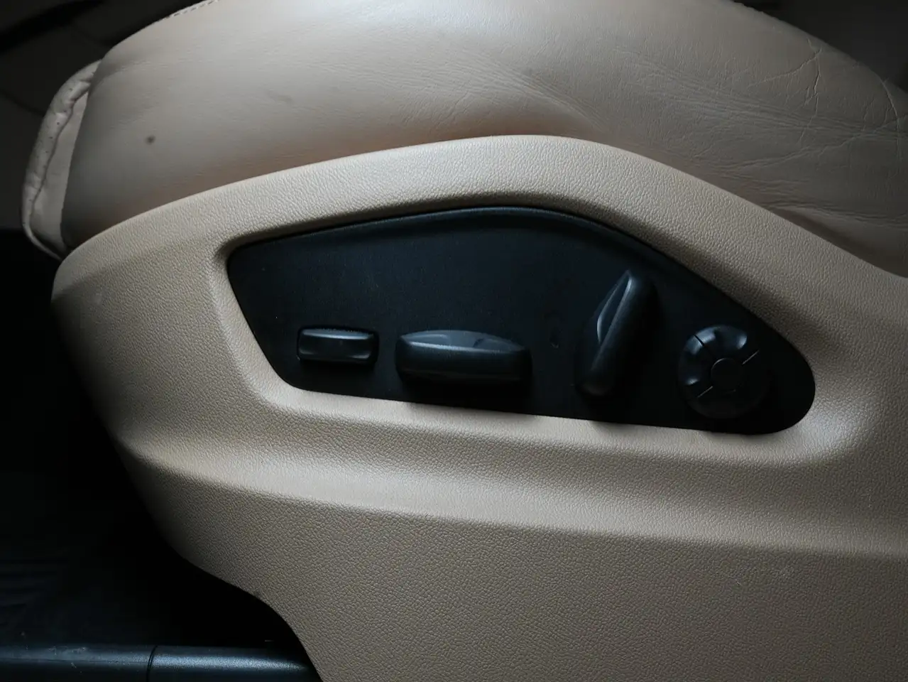 Porsche Cayenne - Image 26
