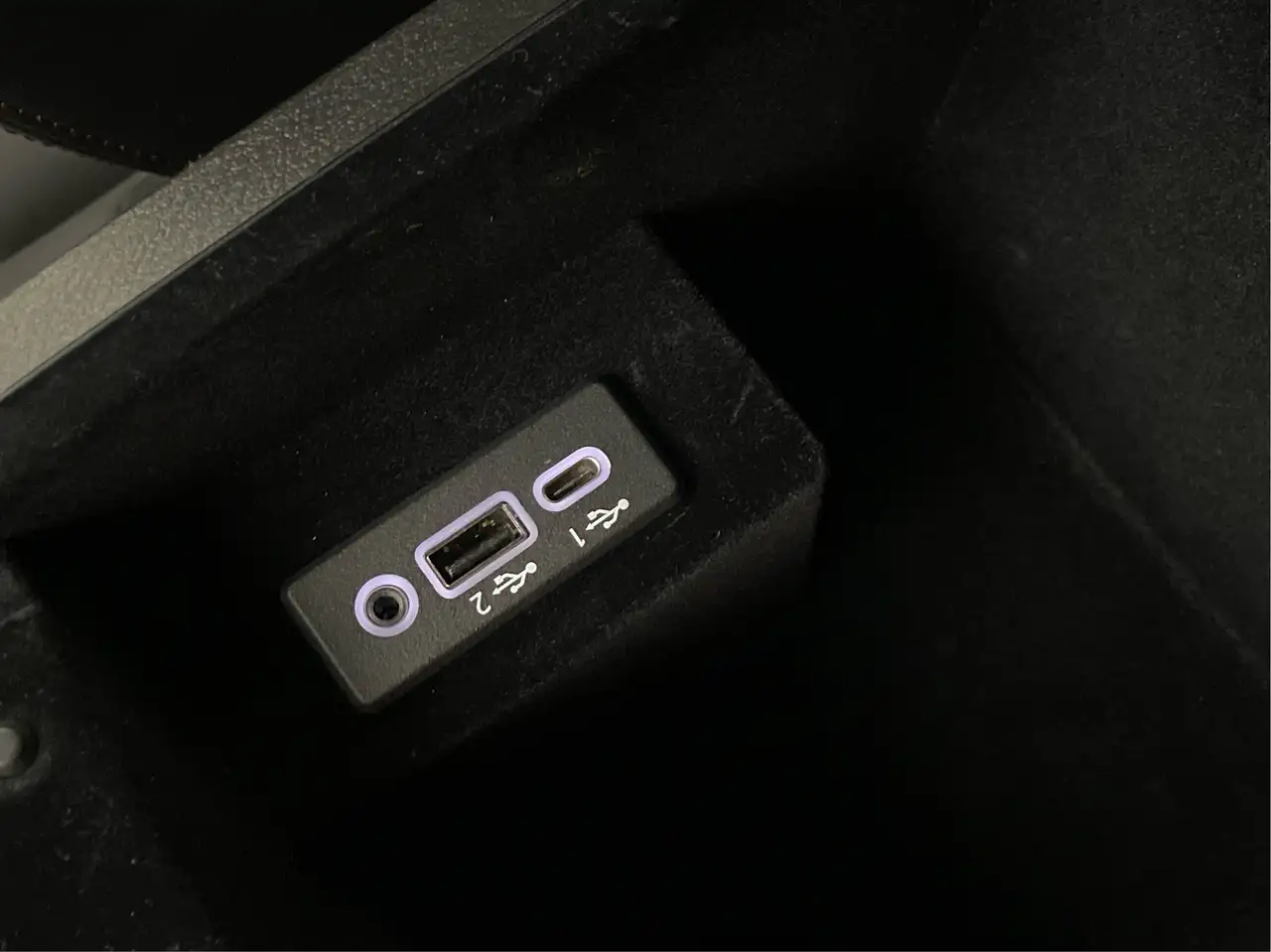 Infiniti Q60 - Image 30