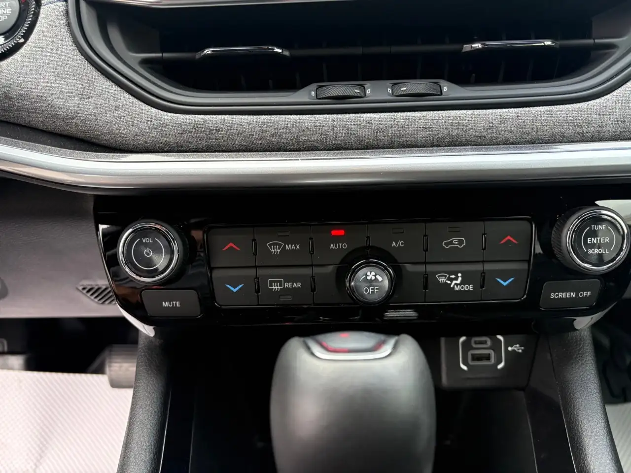 Jeep Compass - Image 24