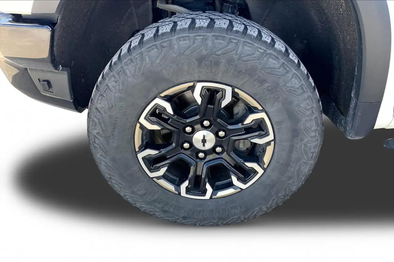 Chevrolet Silverado 1500 - Image 32
