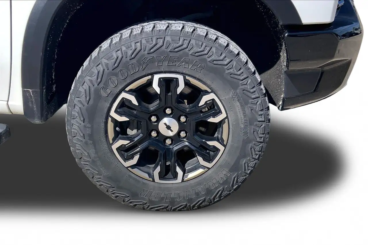Chevrolet Silverado 1500 - Image 34