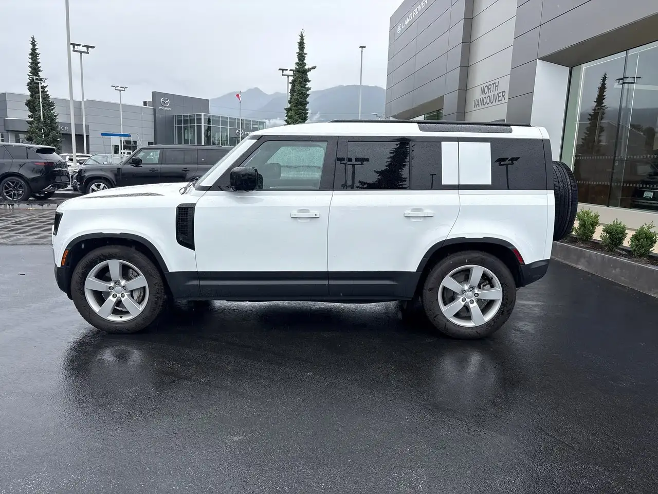 Land Rover Defender - Image 8