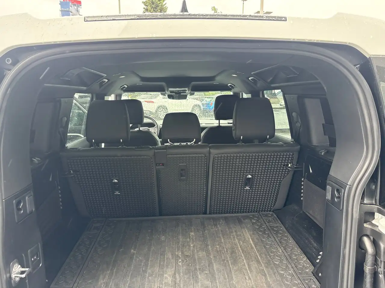 Land Rover Defender - Image 21
