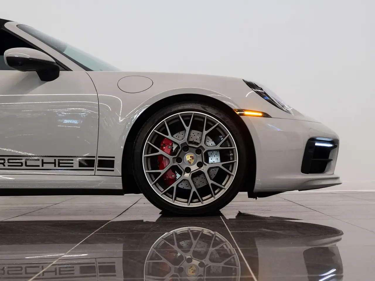 Porsche 911 - Image 13