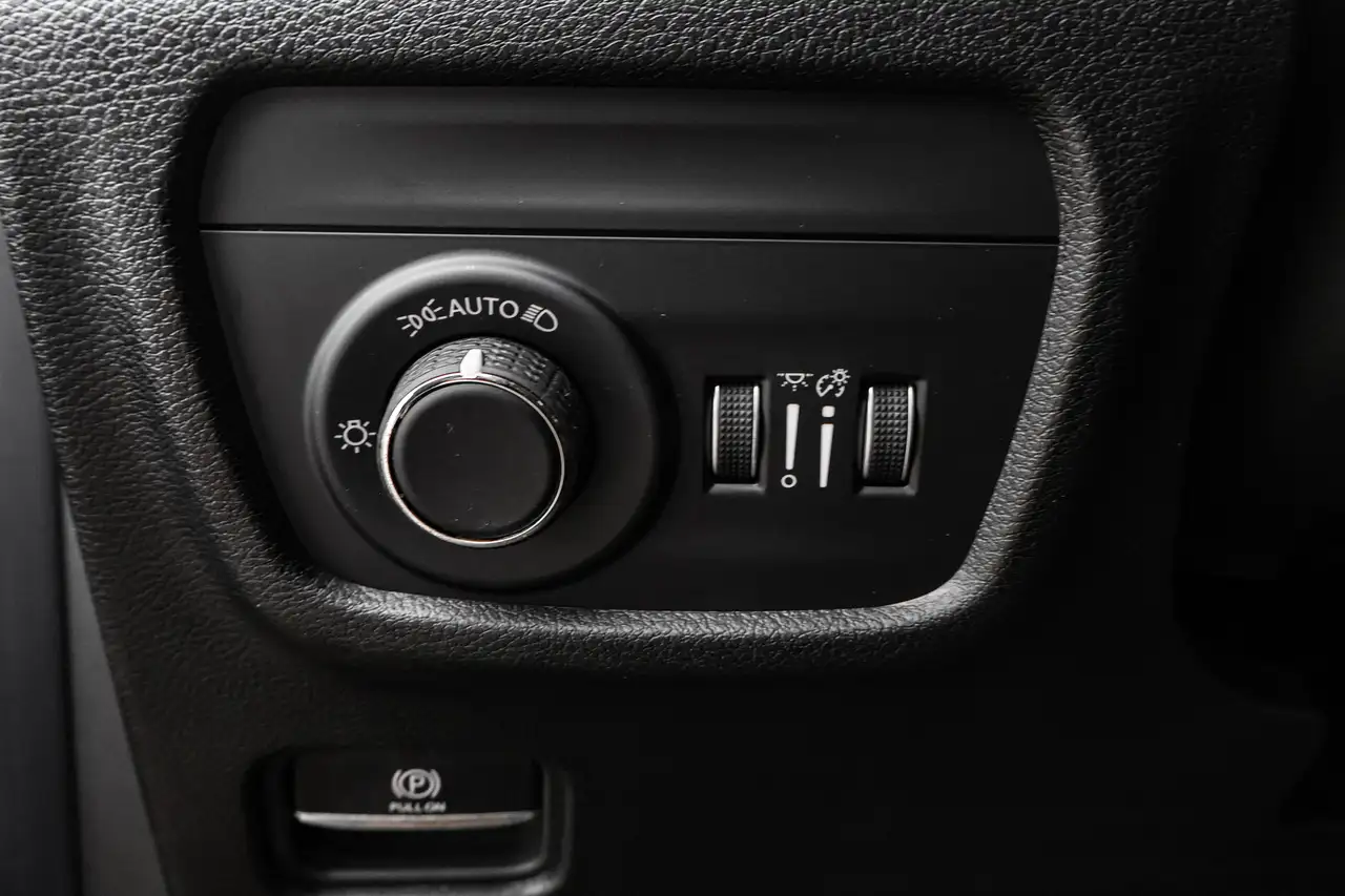 Jeep Grand Cherokee - Image 19