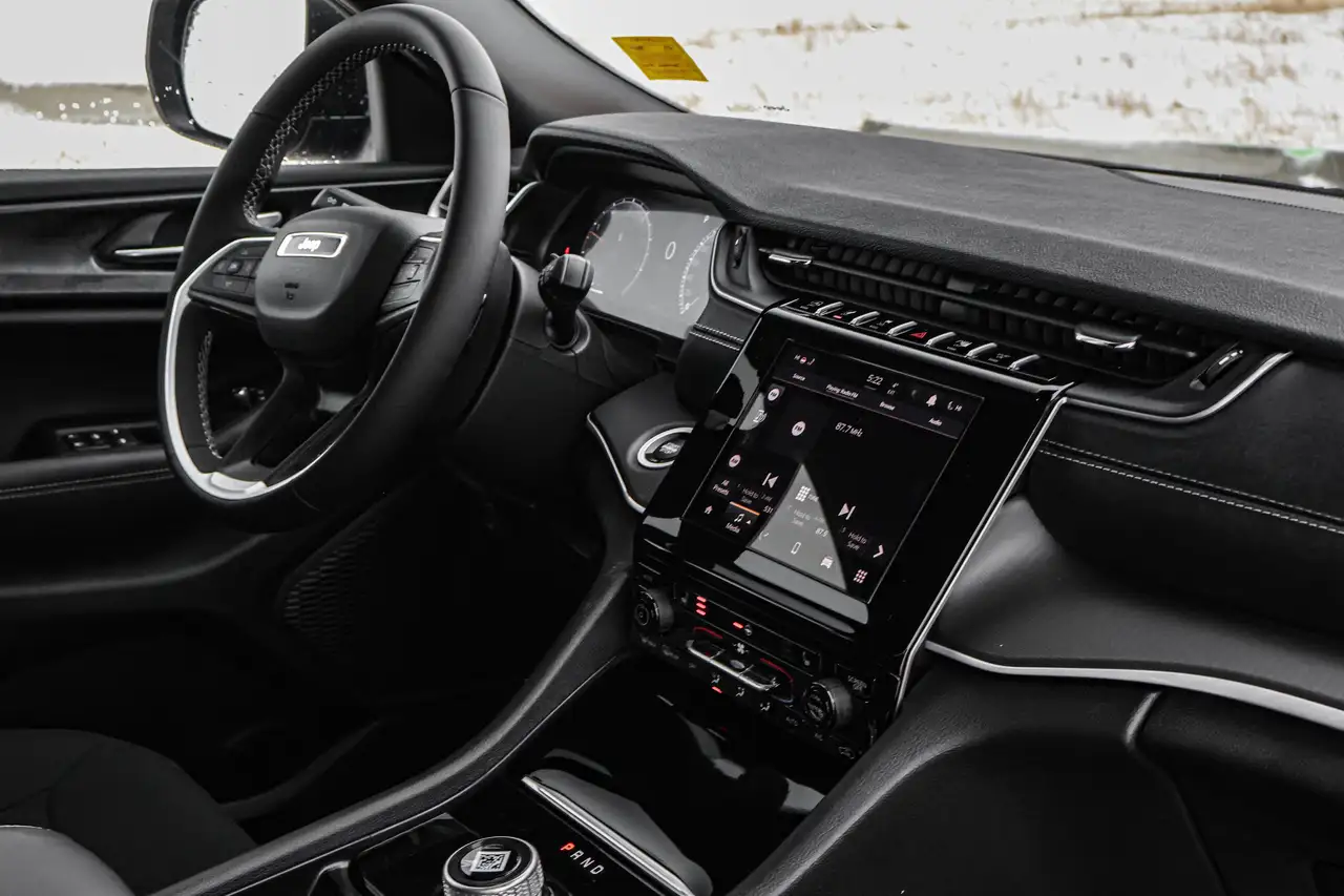 Jeep Grand Cherokee - Image 16