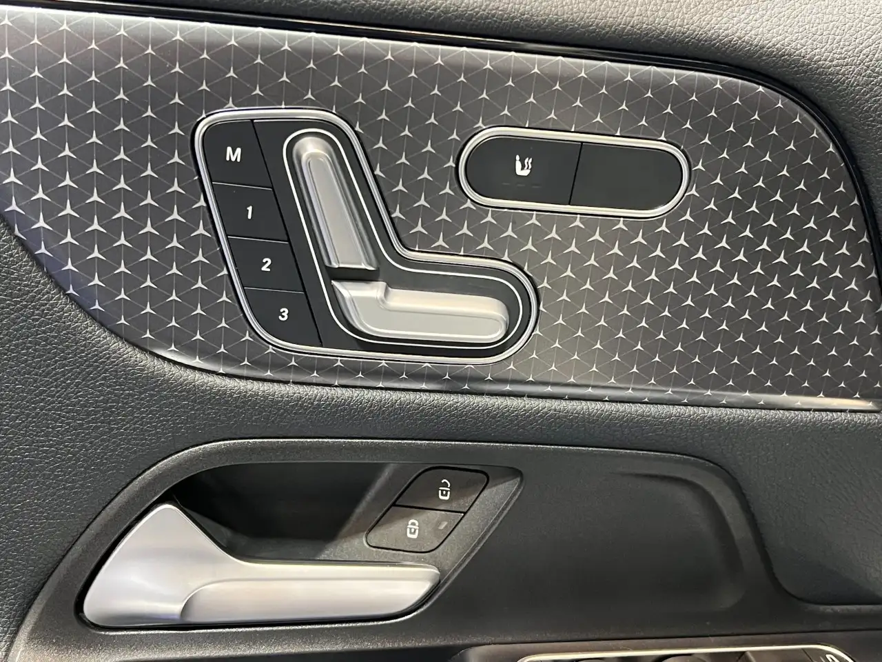 Mercedes-Benz GLA - Image 11