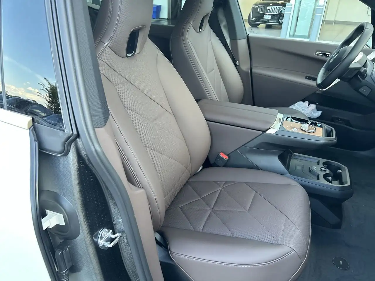 BMW iX - Image 32