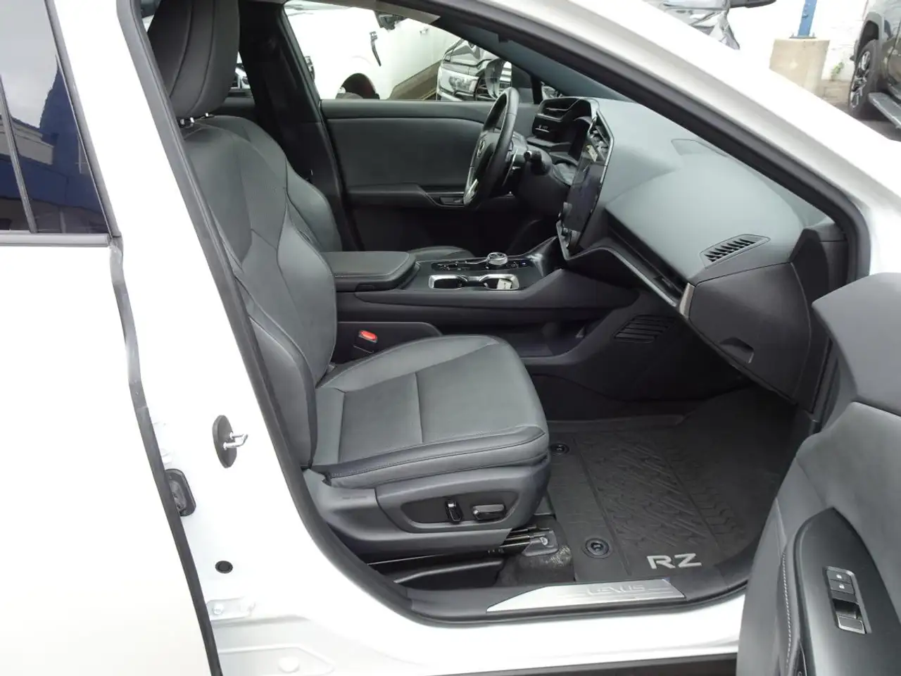 Lexus RZ - Image 16