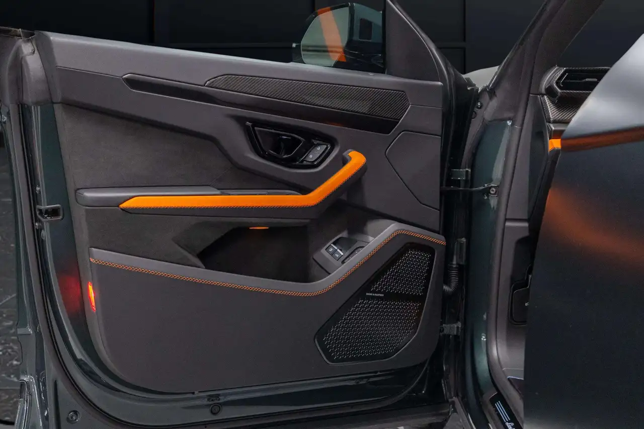 Lamborghini Urus - Image 17