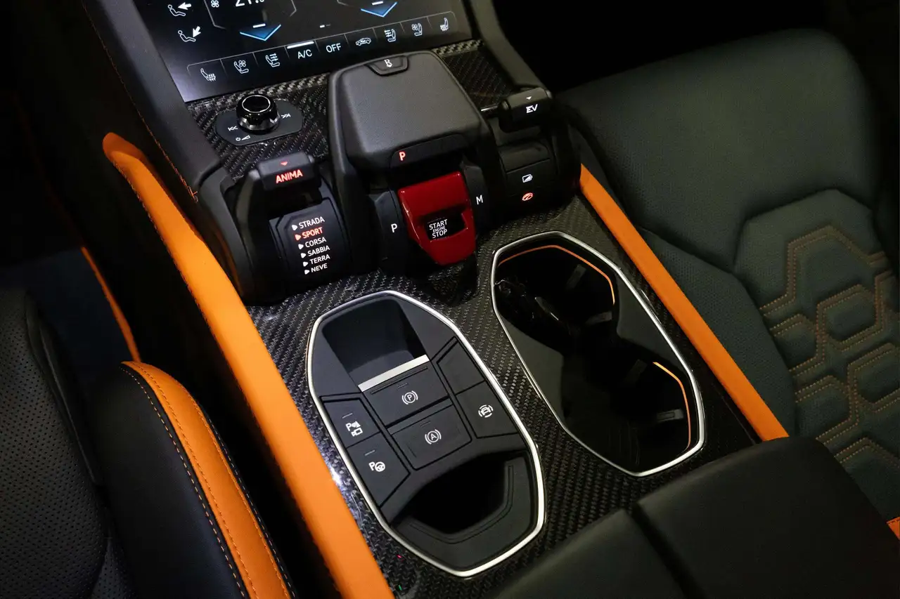 Lamborghini Urus - Image 29