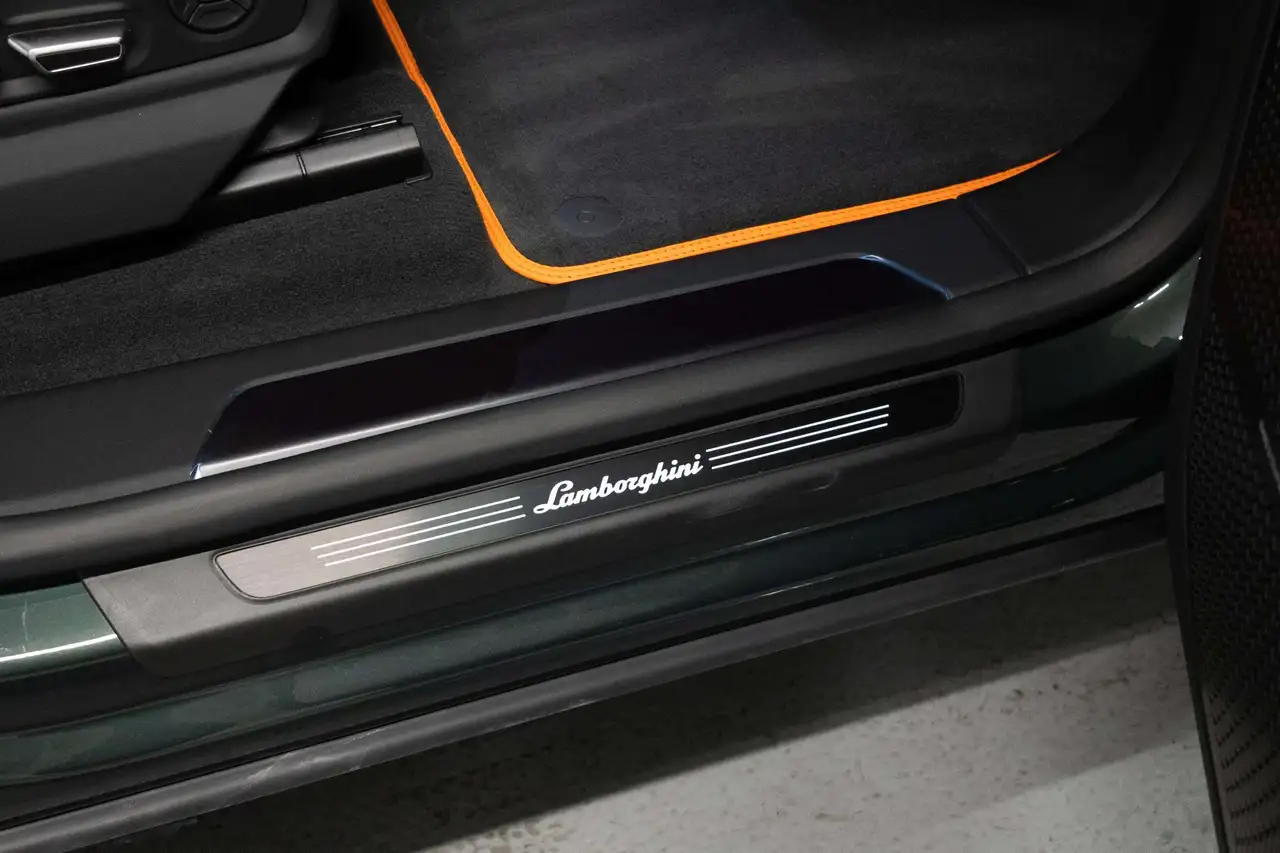 Lamborghini Urus - Image 28