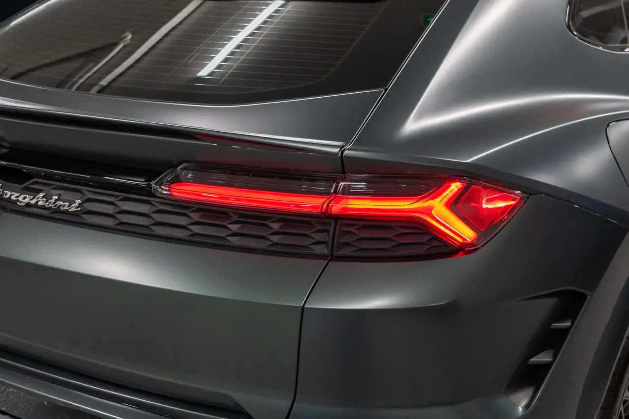 Lamborghini Urus - Image 10