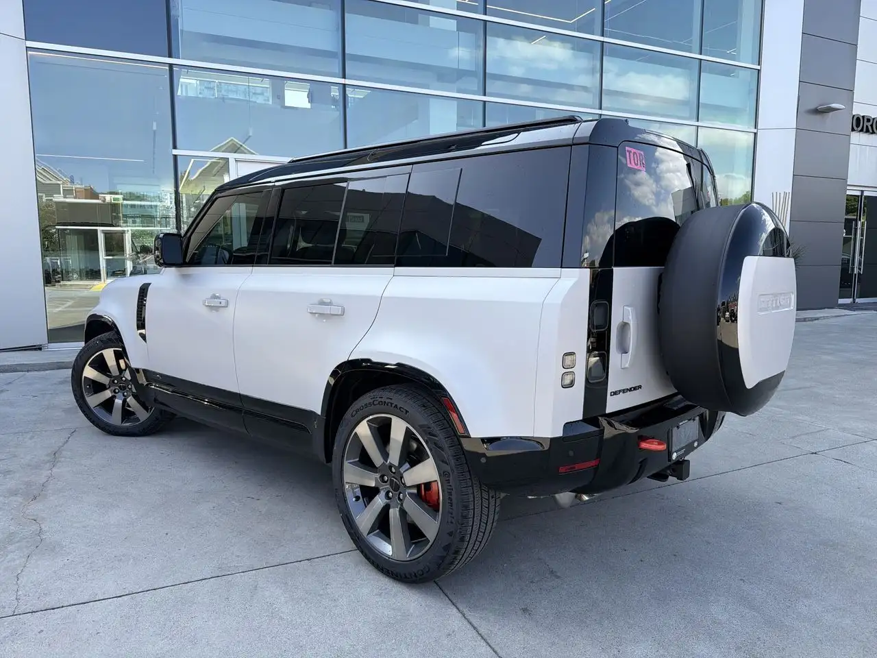 Land Rover Defender - Image 6