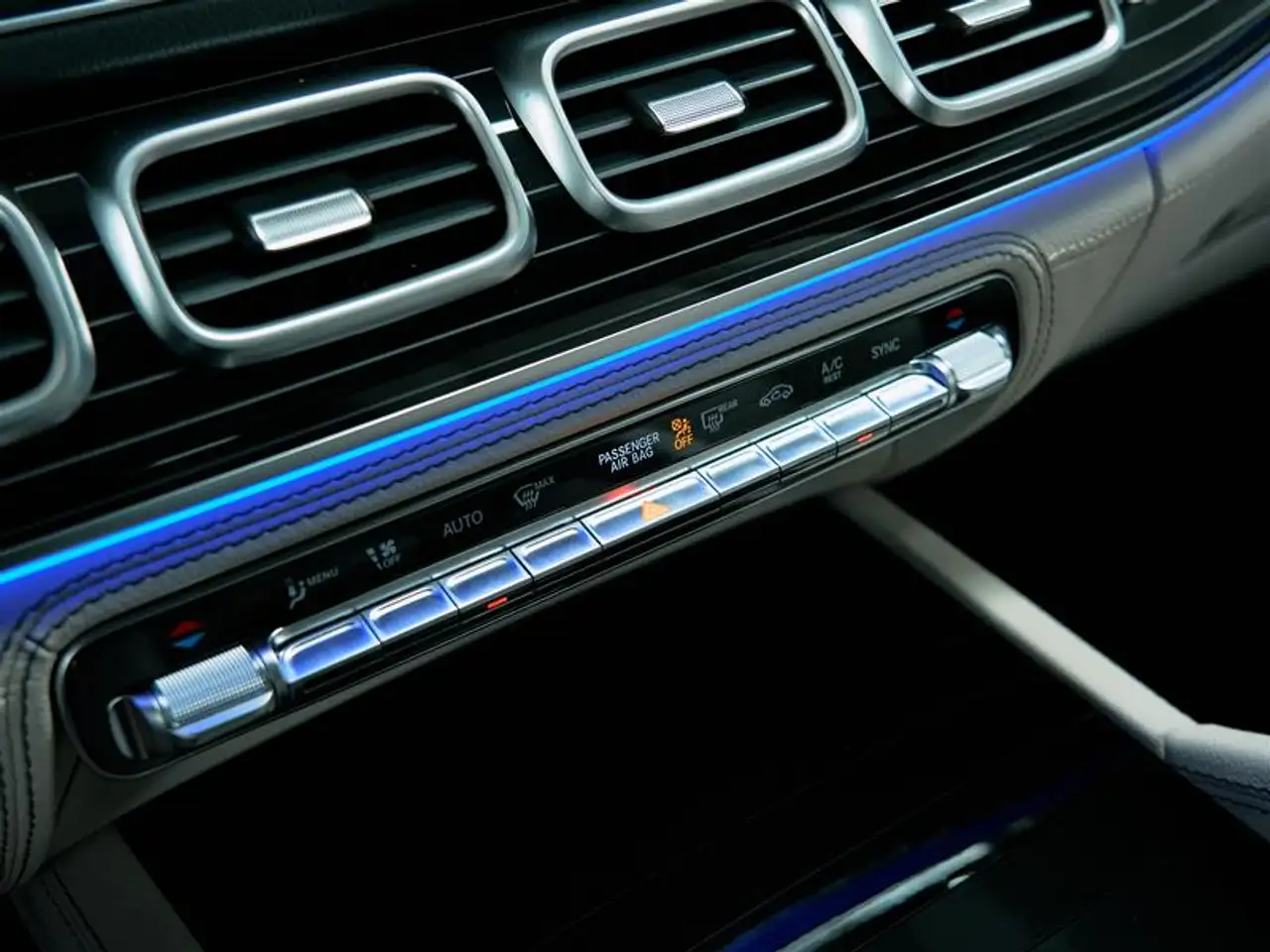 Mercedes-Benz GLE - Image 36