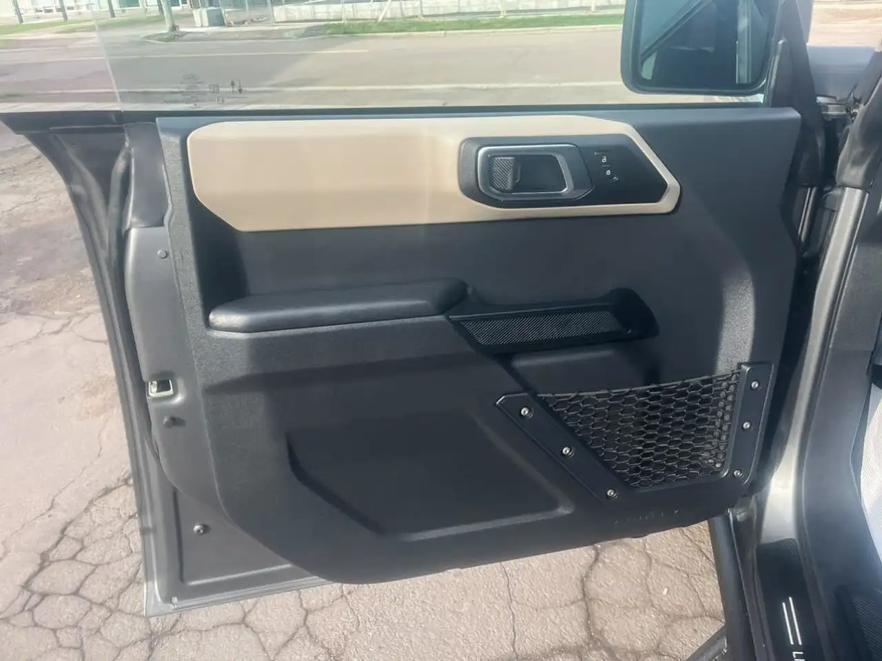 Ford Bronco - Image 9