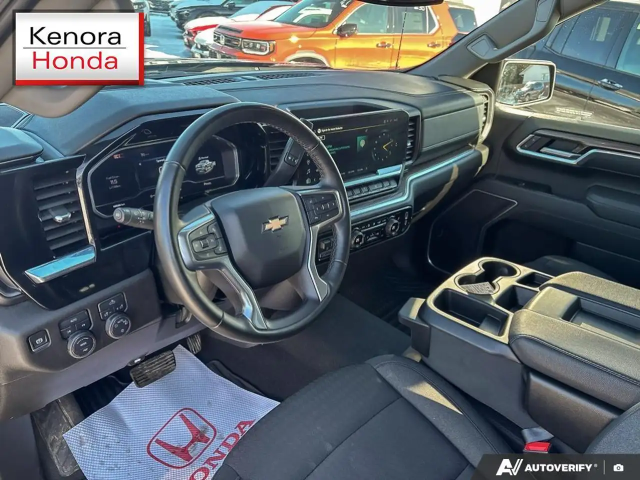 Chevrolet Silverado 1500 - Image 11