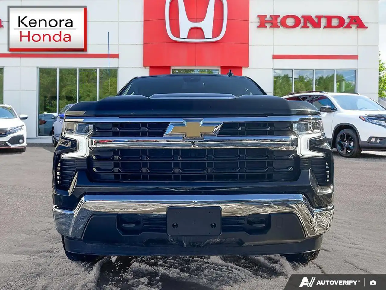 Chevrolet Silverado 1500 - Image 2