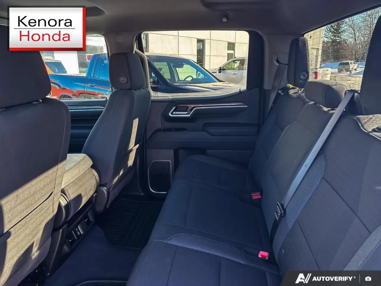 Chevrolet Silverado 1500 - Image 21