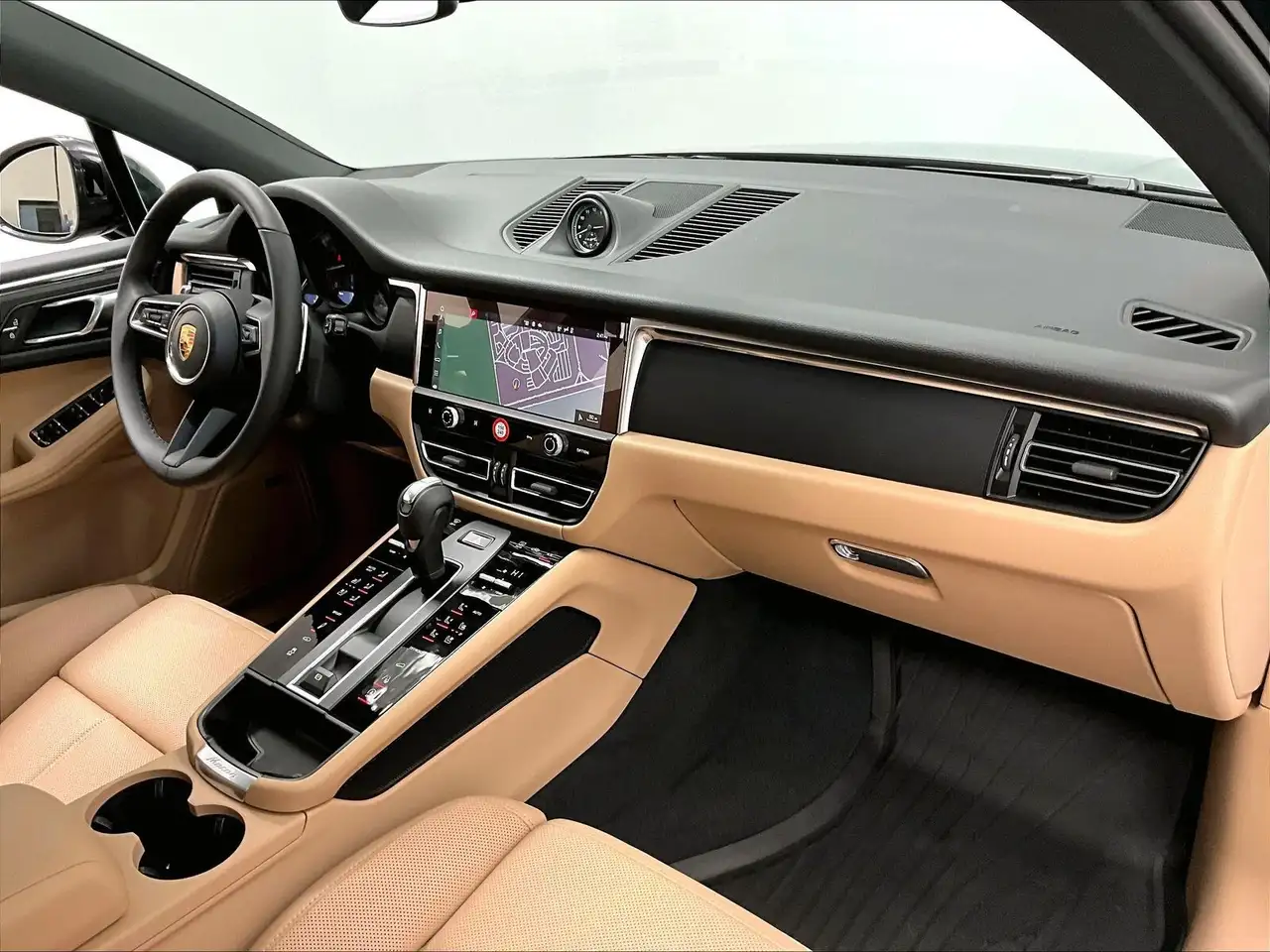 Porsche Macan - Image 27