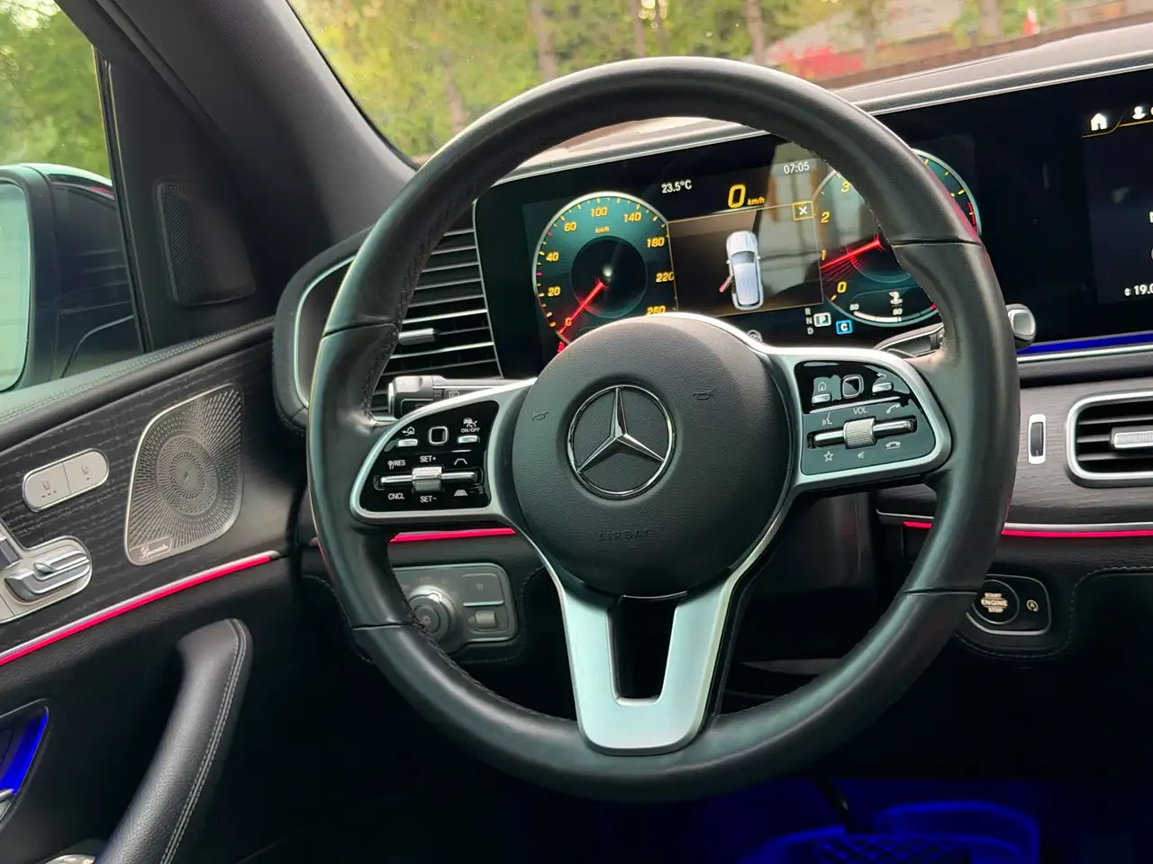 Mercedes-Benz GLE - Image 21