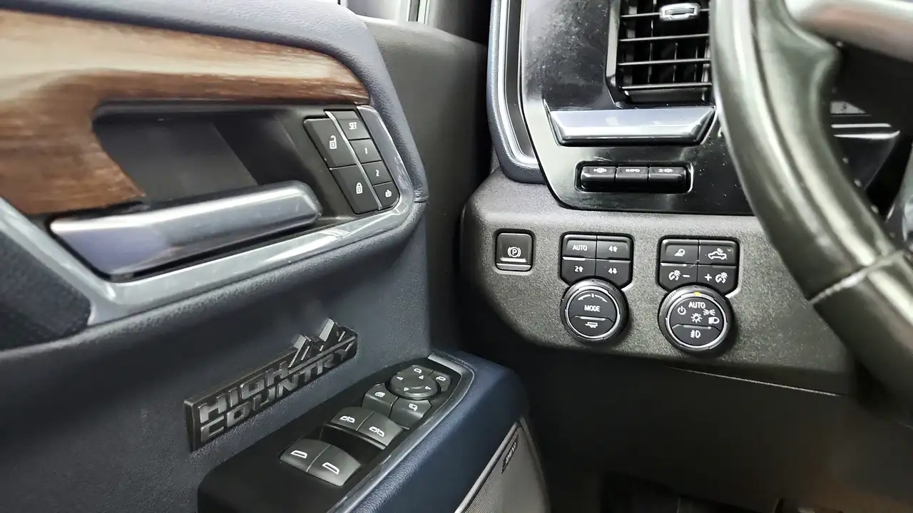 Chevrolet Silverado 1500 - Image 31