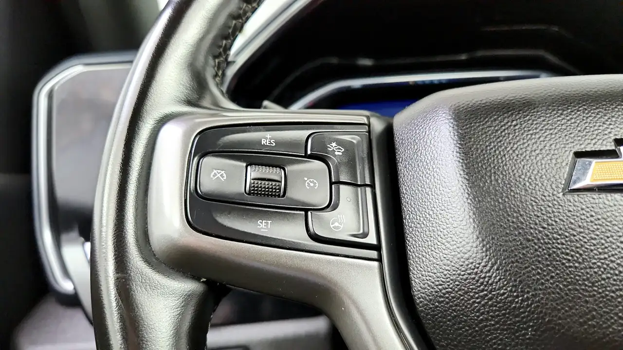 Chevrolet Silverado 1500 - Image 24