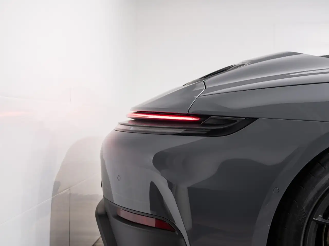 Porsche 911 - Image 13
