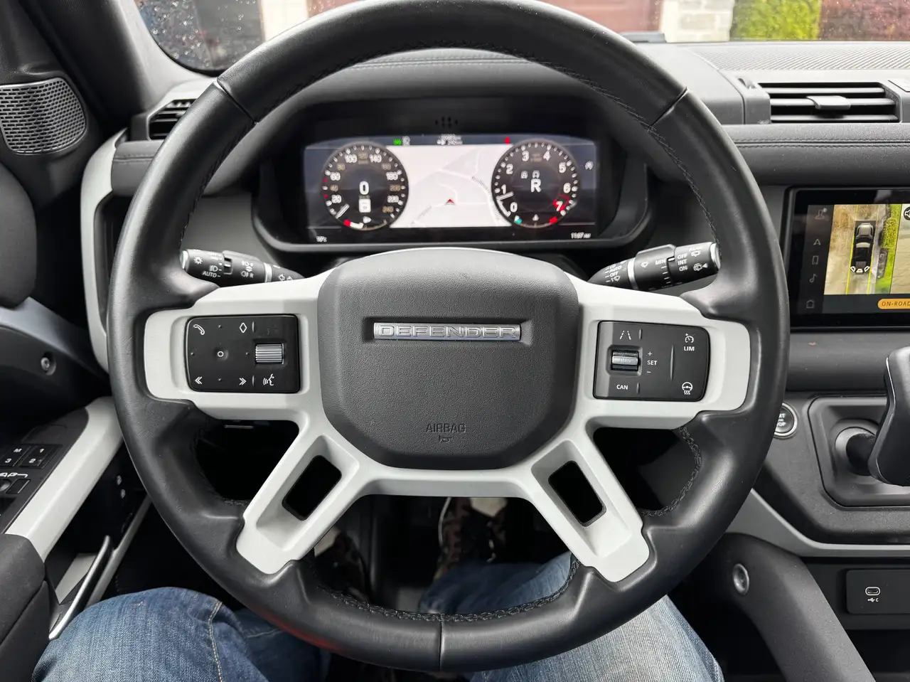 Land Rover Defender - Image 12